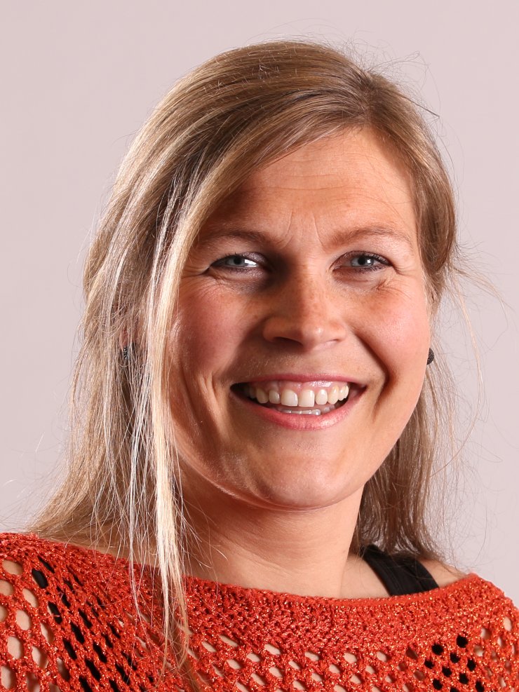 Portretfoto van Annet Helder