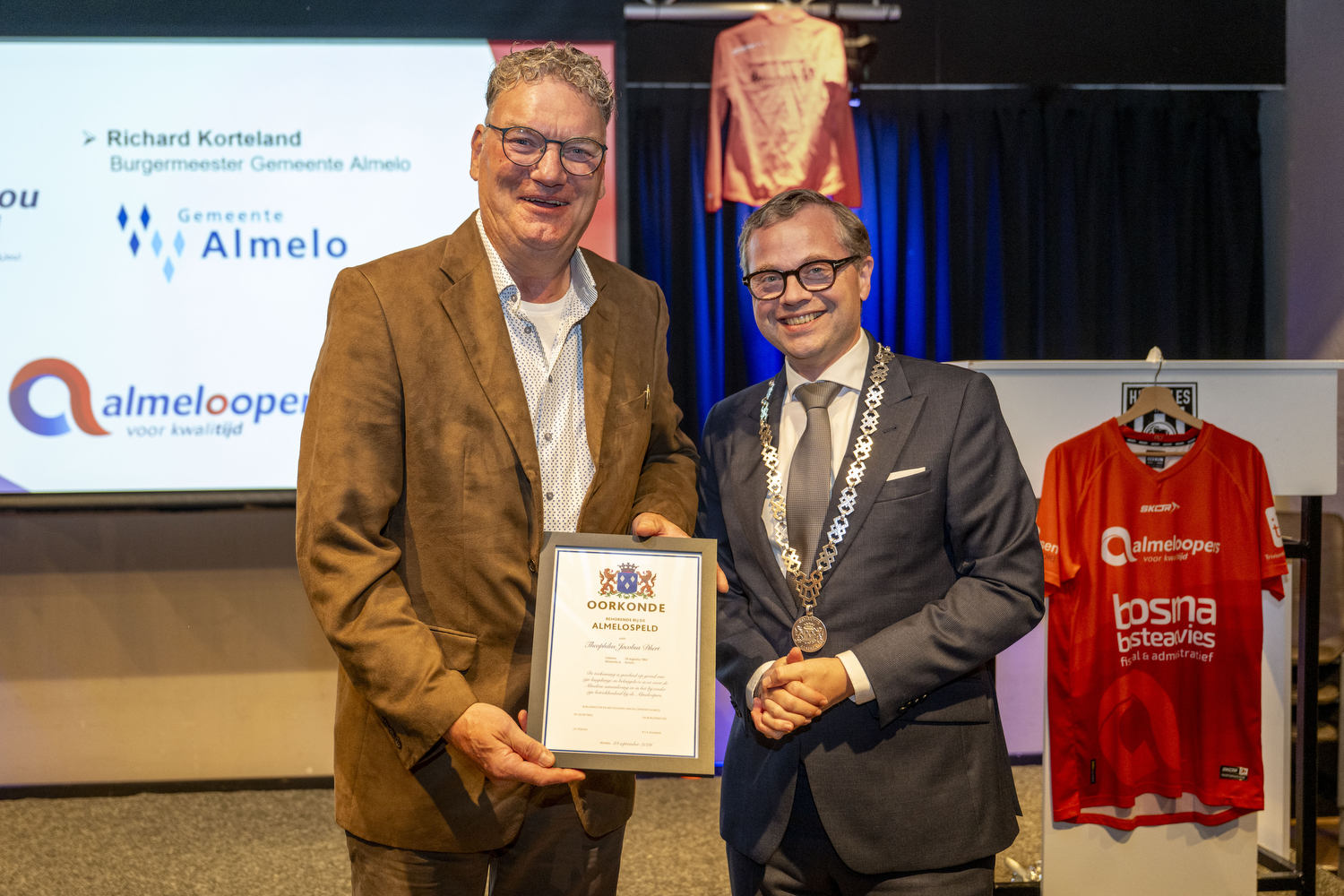 Almelospeld voor Philip Dhert