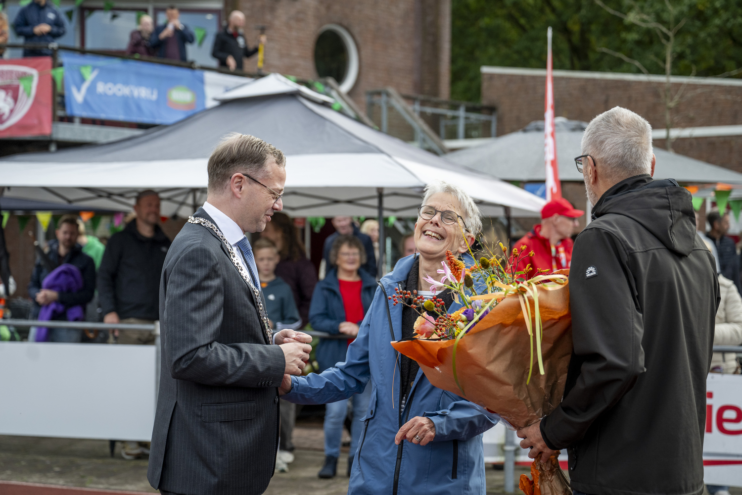 Koninklijke Onderscheiding voor Fenna Karsten-Meijer tijdens 85-jarig jubileum SISU